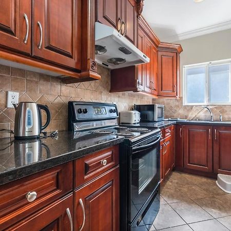 Share Home 1Bd Suite In 코퀴틀람 외부 사진